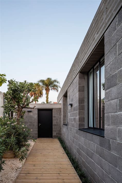 Israeli architect couple use concrete blocks to build themselves a home ...