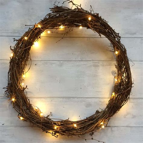 How To Make A Lit Simple Christmas Wreath - pinkscharming