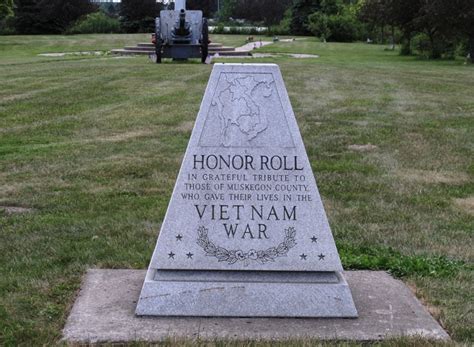 Vietnam War Memorial, Veterans Memorial Park Island, Muskegon, MI, USA ...