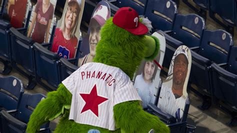 Phillies: Phanatic providing laughs during odd 2020 season