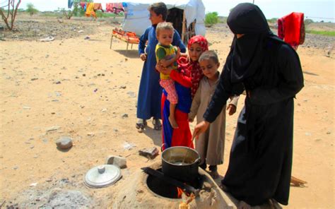 Missiles and Food: Yemen’s man-made food security crisis | Oxfam ...