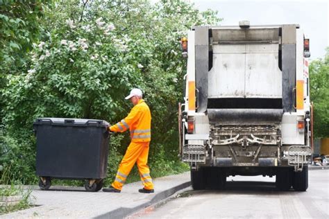 5 Things to Consider for A Residential Trash Pick-Up Service