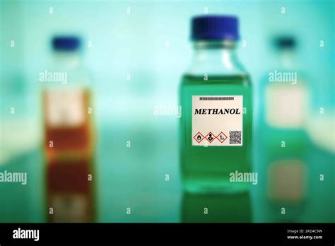 Methanol bottle Banque de photographies et d’images à haute résolution - Alamy