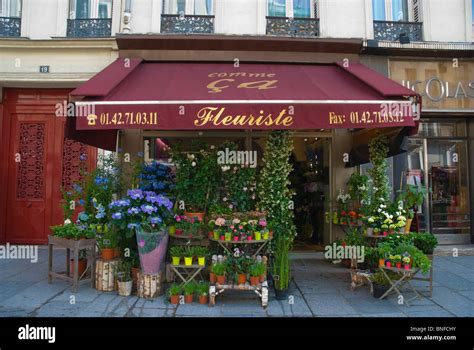 Flower shop Rue Saint Antoine Le Marais district Paris France Europe Stock Photo - Alamy