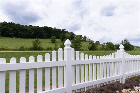 Vinyl Picket Fences | Swiss Valley Fence