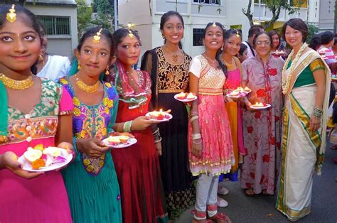 Longest Line Of People Holding Diyas | Singapore Book Of Records