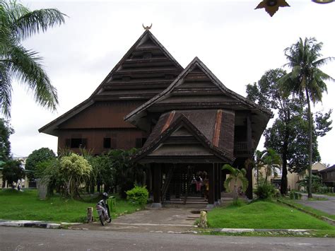 Gema Budaya: Mengenali Rumah Adat Bugis Makassar