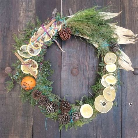 Stunning Foraged Yule Wreath Tutorial to End 2020 Right » HG