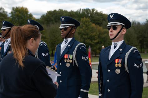 US Air Force Honor Guard Drill Team wows crowd at Lincoln Memorial ...