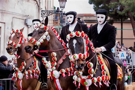 (FOTO) Carnevale in Sardegna: a Oristano tutto pronto per la grande festa della Sartiglia ...