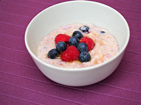 Berry Porridge - Eat Drink Live Well