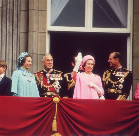 The Crown: What Queen Elizabeth’s 1977 Silver Jubilee Tour Looked Like in Real Life