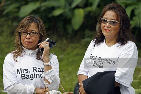 Wife of charged political analyst Abdul Razak Baginda, Mazlinda... Nachrichtenfoto - Getty Images