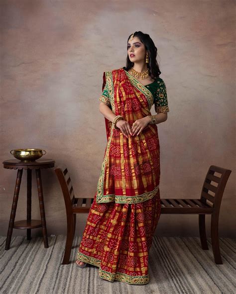 17 Best Traditional Gujarati Dresses For Wedding And Garba