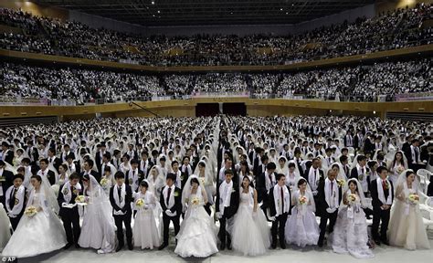 Mass wedding in South Korea: Astonishing 3,500 couples from 200 countries tie the knot | Daily ...