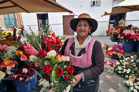 PHOTO: Cuenca, Ecuador Flower Vendor