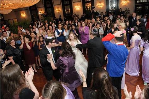 Jewish Wedding Dance, Tips For Doing The Jewish Wedding Hora Dance ...