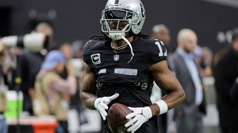 Davante Adams, Josh Jacobs listed as questionable for Raiders - Yahoo ...