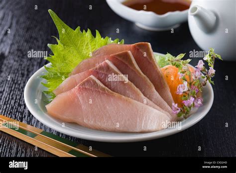 Yellowtail sashimi hi-res stock photography and images - Alamy