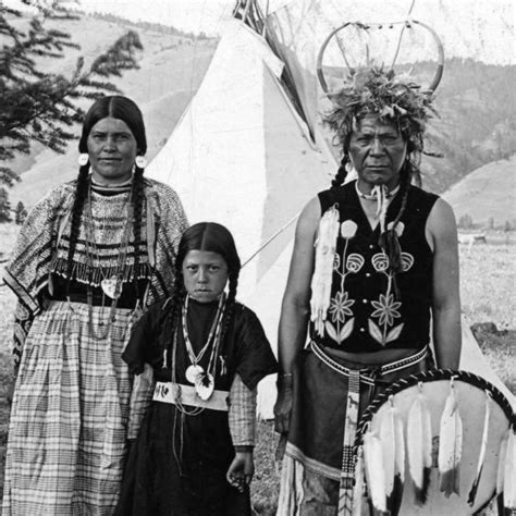 Chief Noise & Family of the Salish Tribe, 1908 | Keystone-Mast ...