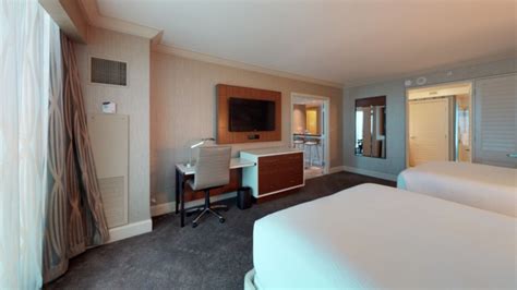 •MANDALAY BAY RESORT AND CASINO SUITES• | Las Vegas Suites