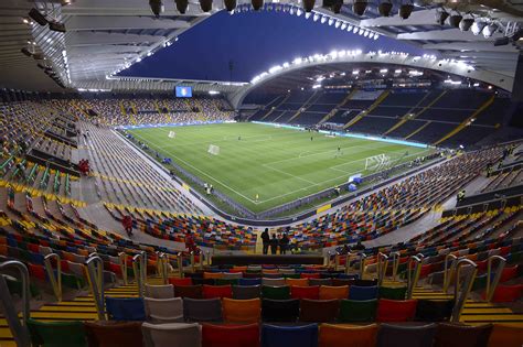 Interior Dacia Arena Stadio Friuli, Udine, Italia. Capacidad 25.000 espectadores, Equipo local ...