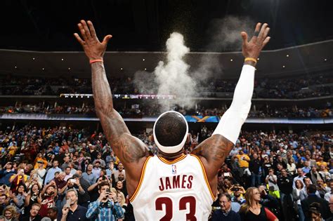 Chalk toss - Lebron James | Lebron james cleveland, Lebron james ...