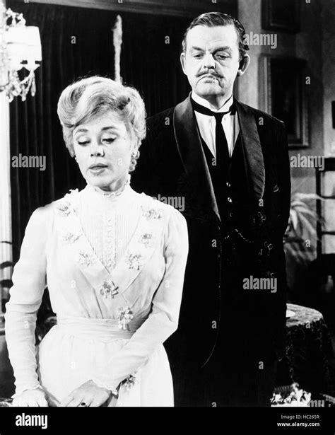 MARY POPPINS, from left, Glynis Johns, David Tomlinson, 1964 Stock Photo - Alamy