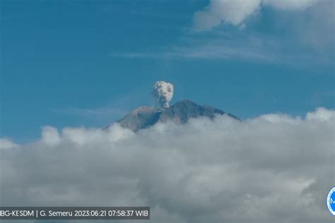 Jumat malam, Gunung Semeru erupsi - ANTARA News Yogyakarta - Berita ...