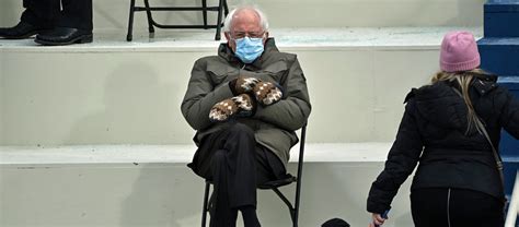 Bernie Sanders And His Amazing Mittens At The Inauguration Are A Whole Damn Mood – GoneTrending