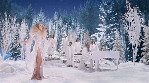 Mariah Carey's Magical Christmas Special (2020) [Web-DL, 2160p] / AvaxHome