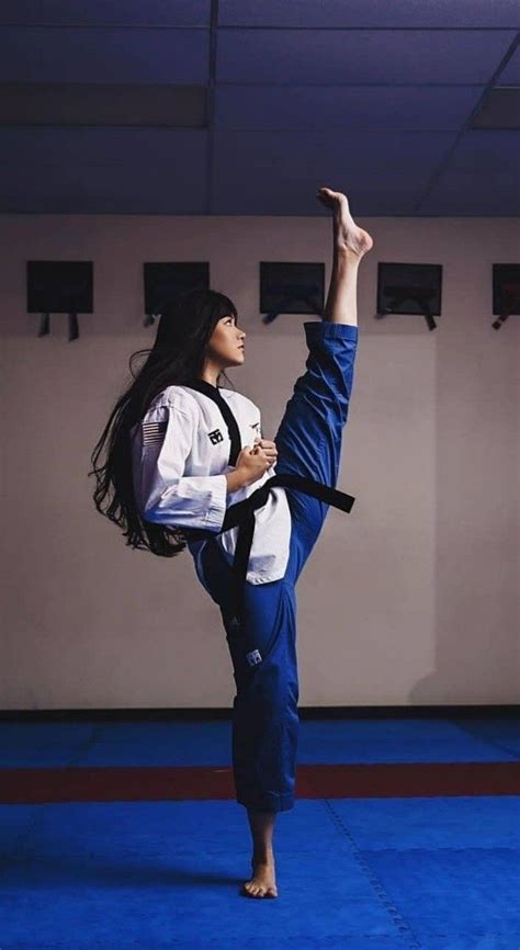 Pin by Julio on Poses | Taekwondo girl, Martial arts women, Martial arts girl