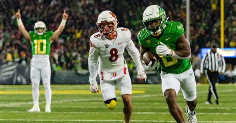 Oregon's Bucky Irving tabbed by PFF as first-team all-Pac-12 selection ...