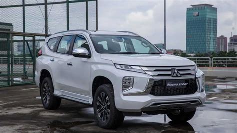 Mitsubishi Pajero Sport 2022 ra mắt với giá 796 triệu đồng, trang bị 'lấn át' Hyundai SantaFe 2021