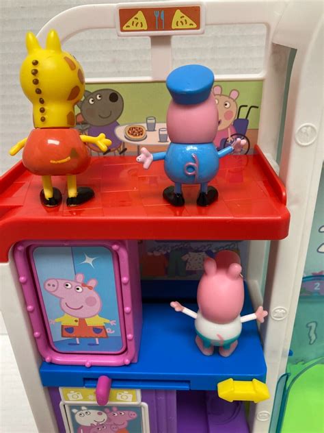 2003 Peppa Pig Shopping Mall w/18 Family Figures Some Duplicates Works ...