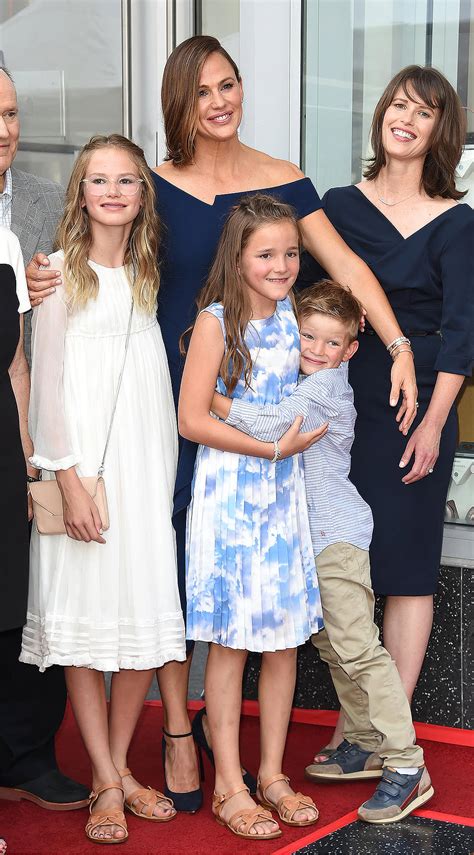 A Family Affair! Jennifer Garner Attends Walk of Fame Ceremony ...