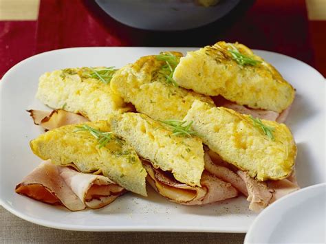 Ham and Cheese Omelet Recipe | EatSmarter