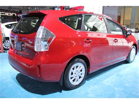 2014 Toyota Prius V: 59 Exterior Photos | U.S. News