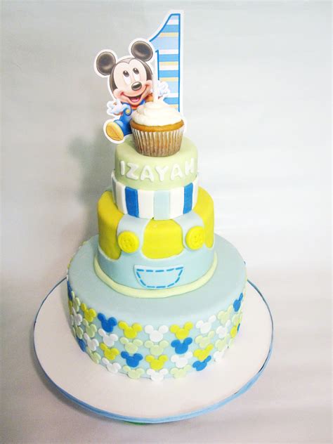 Tavita Cakes and Cookies: Baby Mickey Mouse Cake