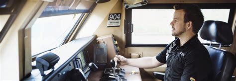 Locomotive engineer training | VIA Rail