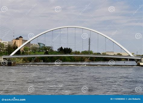 Center Street Bridge editorial photography. Image of vehicle - 115980802