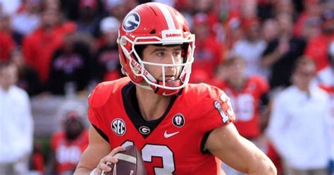 Georgia quarterback Stetson Bennett in medical tent, dealing with foot problem - On3