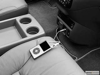 2010-Honda-Odyssey-EX-L_123 | iPod attached to auxiliary inp… | Flickr