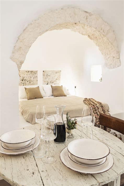 Interno di un trullo. Interior design trullo. Bedroom in trullo. Trulli ...