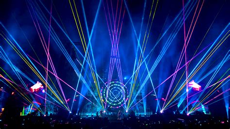 Lasers Enhance Fans Experiences With Aerial Effects at Coldplay's ...