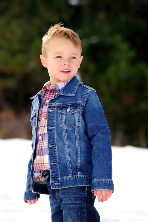 Holiday Family Portraits in the Snow – Kiefel Photography in Boulder, CO