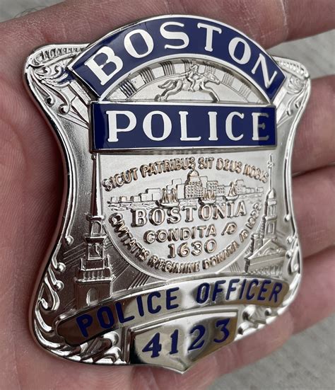 Collectors-Badges Auctions - Boston, Mass. Police Officer Shield