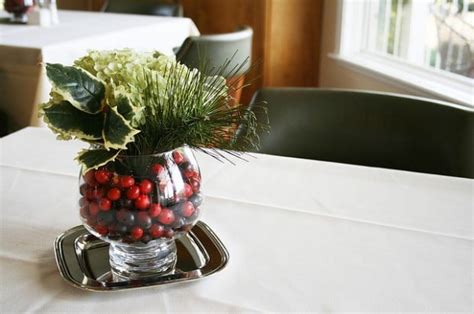 19 Simple and Elegant DIY Christmas Centerpieces