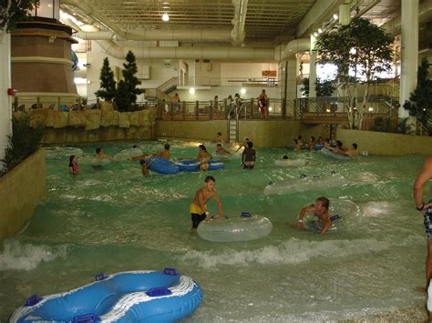 File:Wave Pool at Water Park of America.JPG - Wikimedia Commons