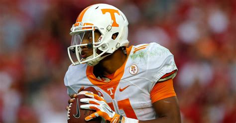 Tennessee's Josh Dobbs makes a kid's day after spring game - FanBuzz